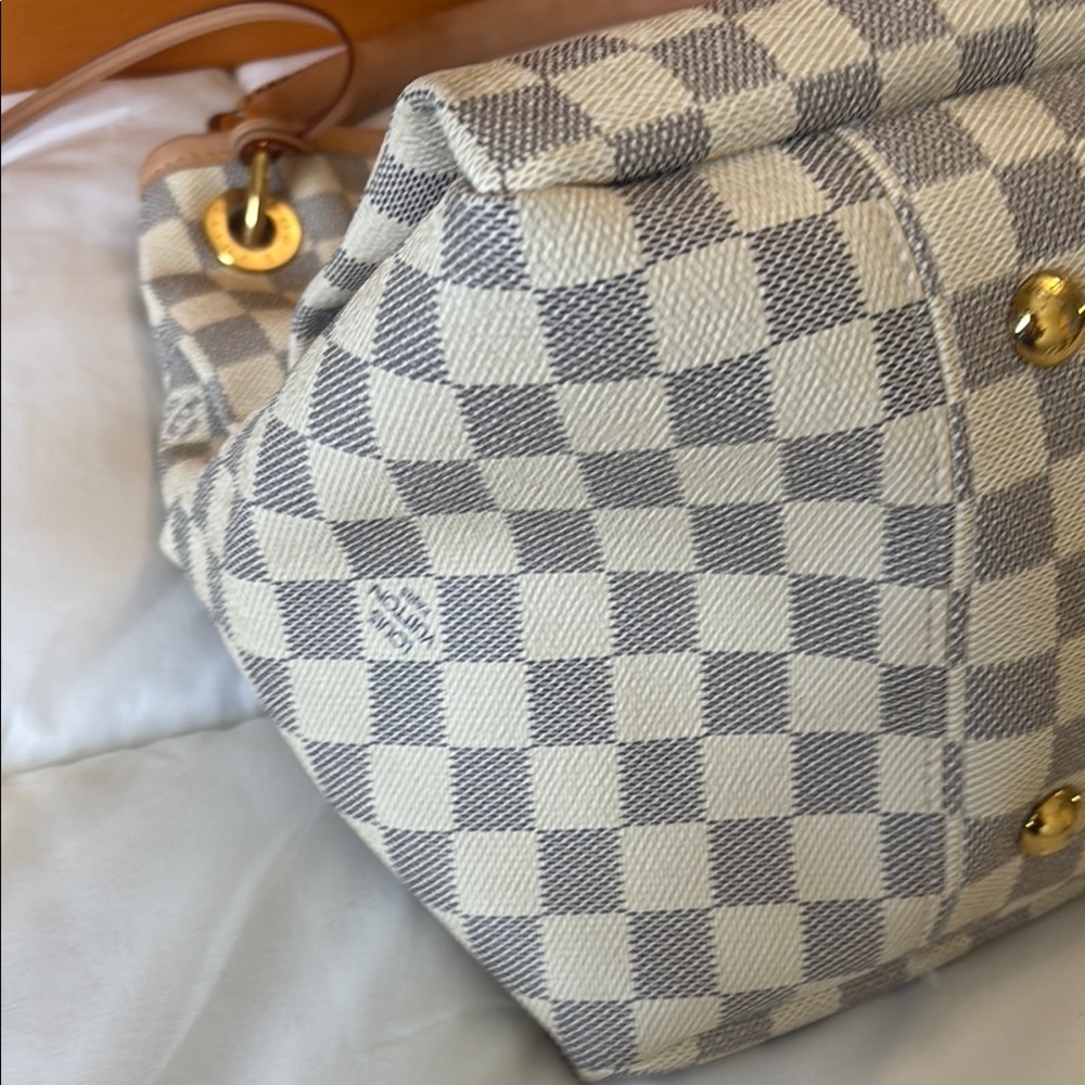 Louis Vuitton MM artsy in great condition handle has a small dent - Picture 4 of 15